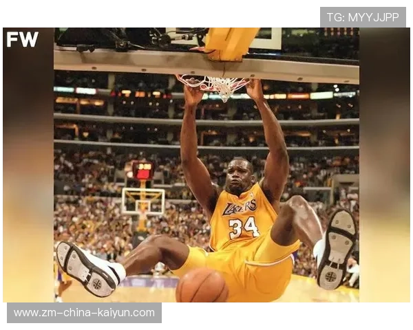 奥尼尔现场暴扣把篮板扣弯，全馆爆笑